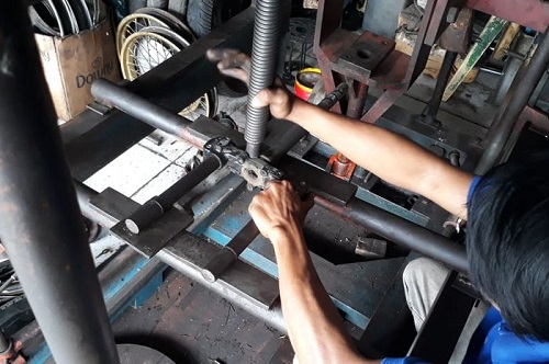 Penyebab Segitiga Motor Bengkok