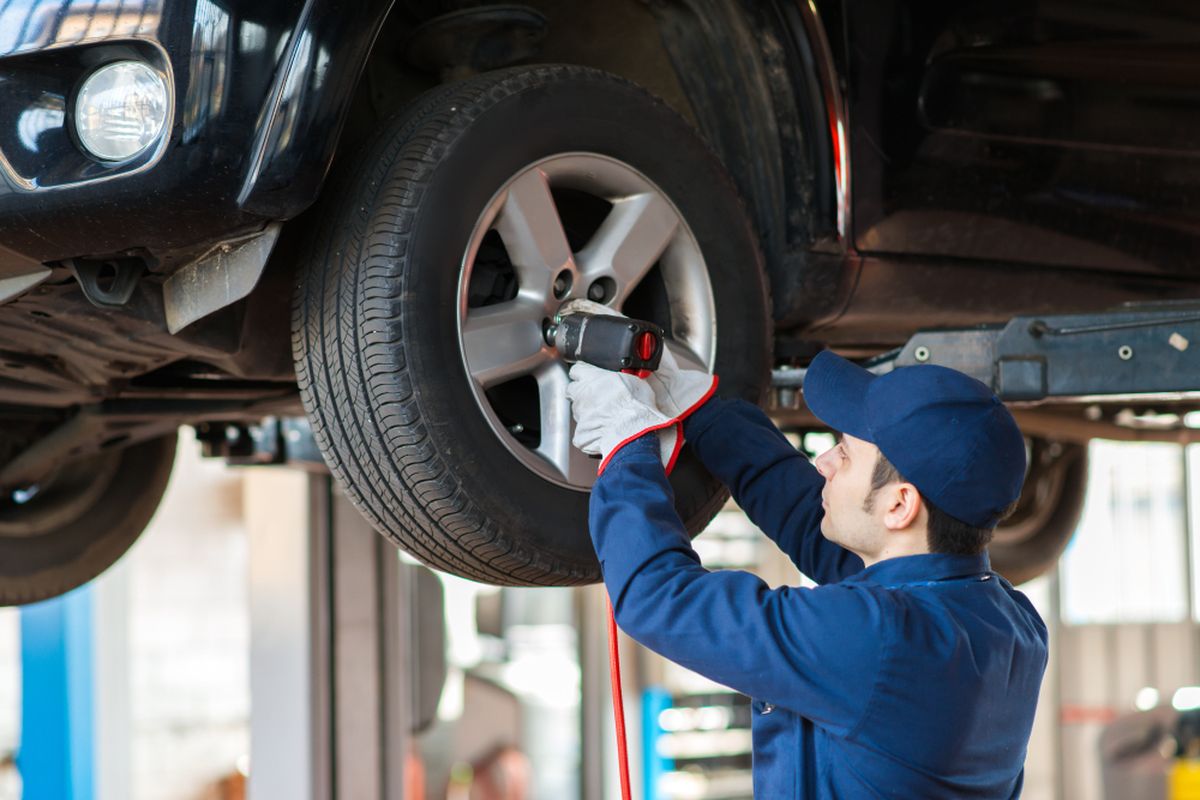 Tanda Mobil Perlu Spooring Balancing