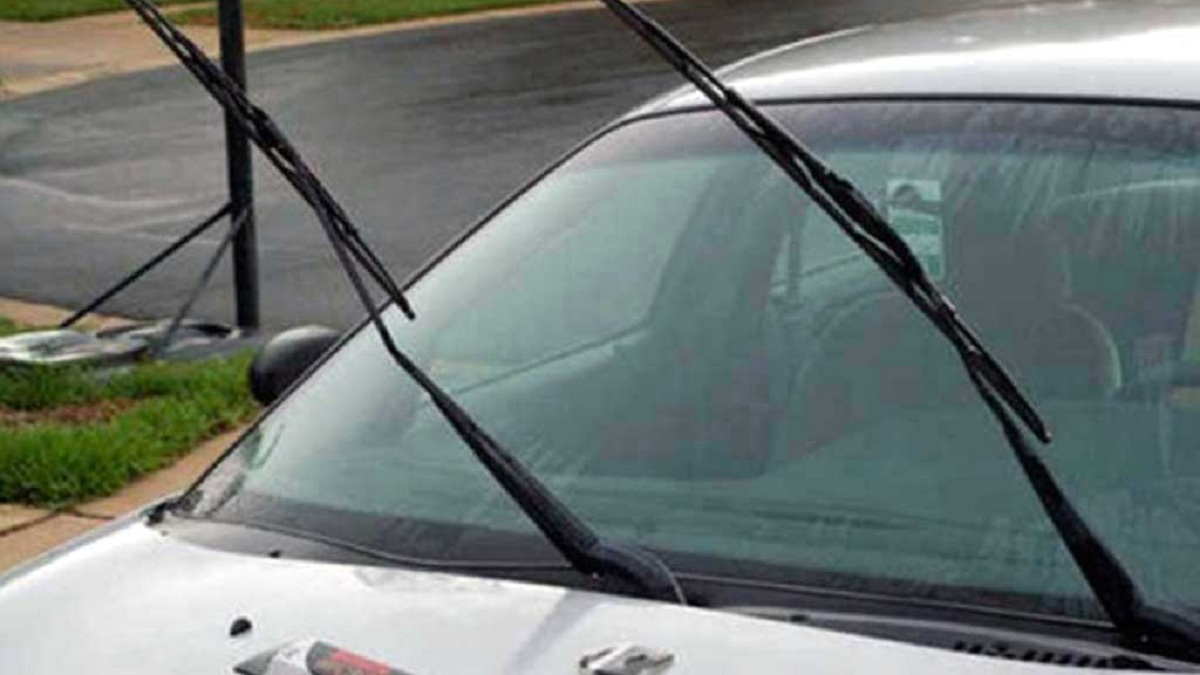 Tips Merawat Wiper Mobil agar Tidak Menggores Kaca
