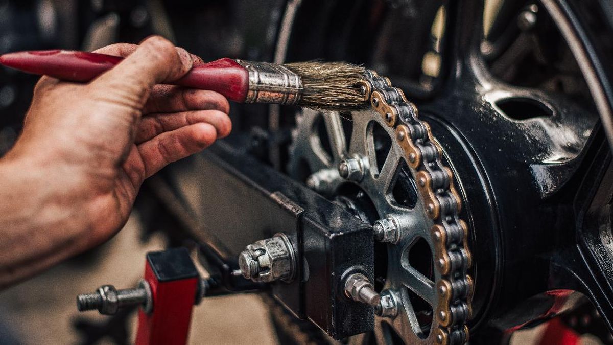 Cara Membersihkan Rantai Motor