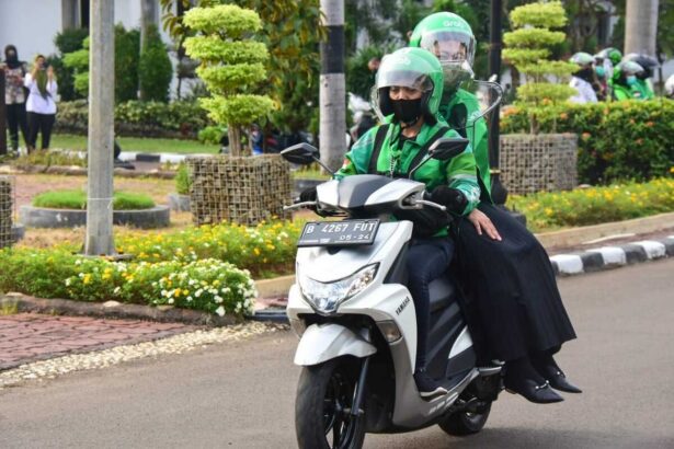 Cara Atur Posisi Duduk saat Naik Motor