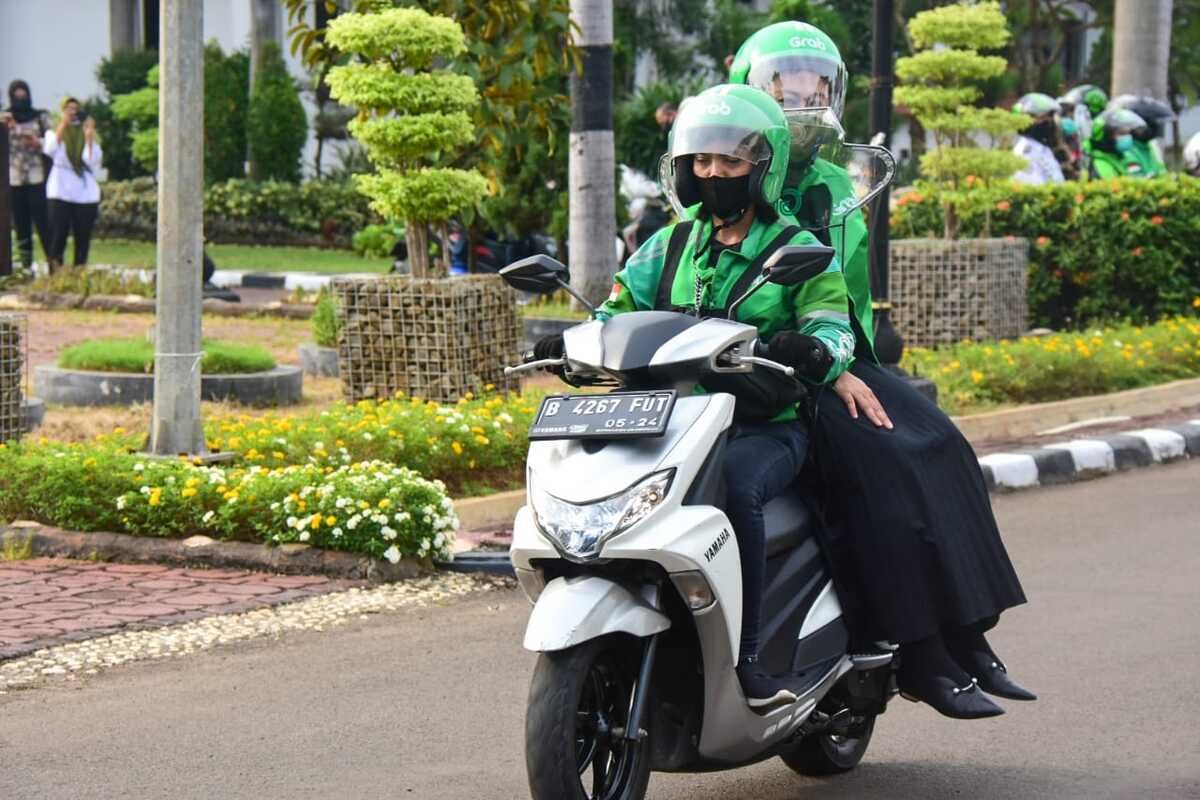 Cara Atur Posisi Duduk saat Naik Motor