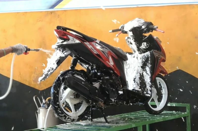 Cara Mencuci Motor yang Benar