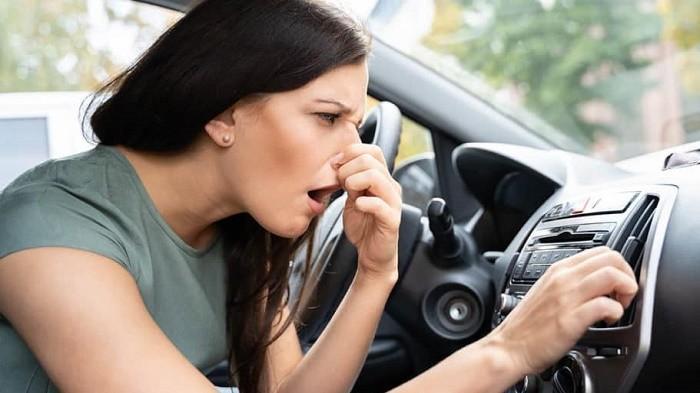 Cara Menghilangkan Bau Apek di Dalam Mobil