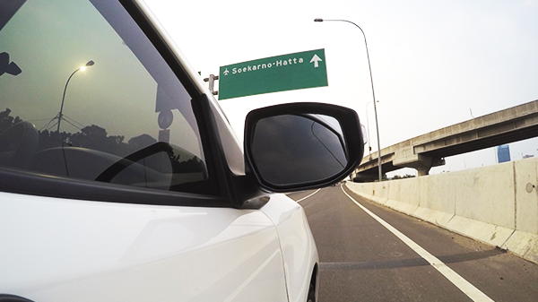 Cara Menyetir Mobil di Jalan Tol