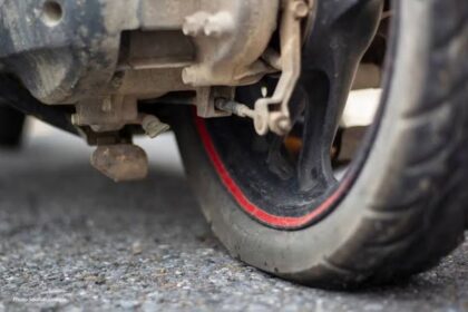 Penyebab Ban Belakang Motor Matic Goyang