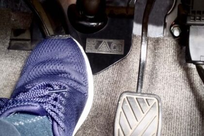 Penyebab Pedal Kopling Mobil Keras