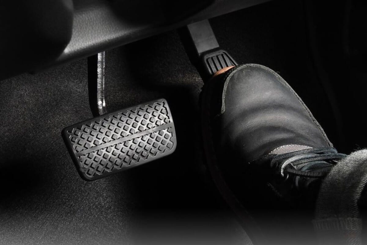 Penyebab Pedal Kopling Mobil Keras