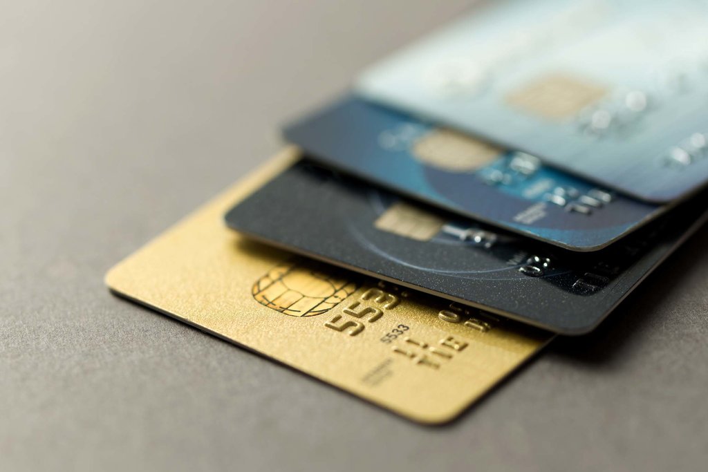 Perbedaan Kartu Debit dan Kartu Kredit