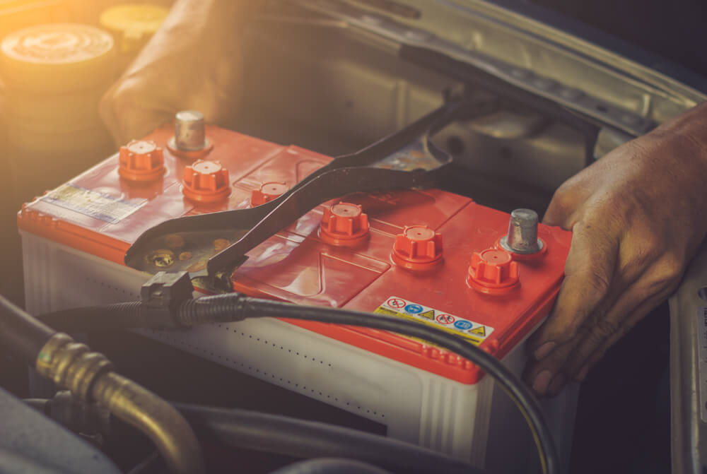 Tips Mengenali Aki Mobil Palsu atau Rekondisi