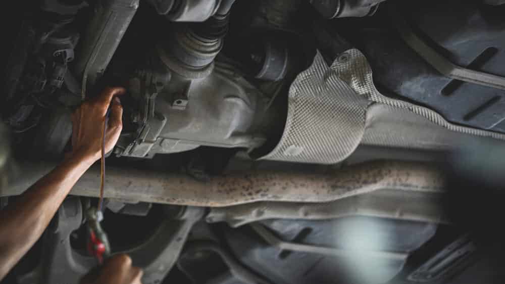 Waktu Tepat Ganti Oli Gardan Mobil