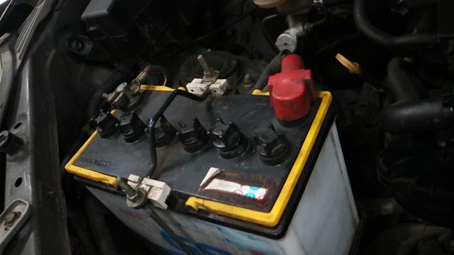 Aki Mobil Meledak
