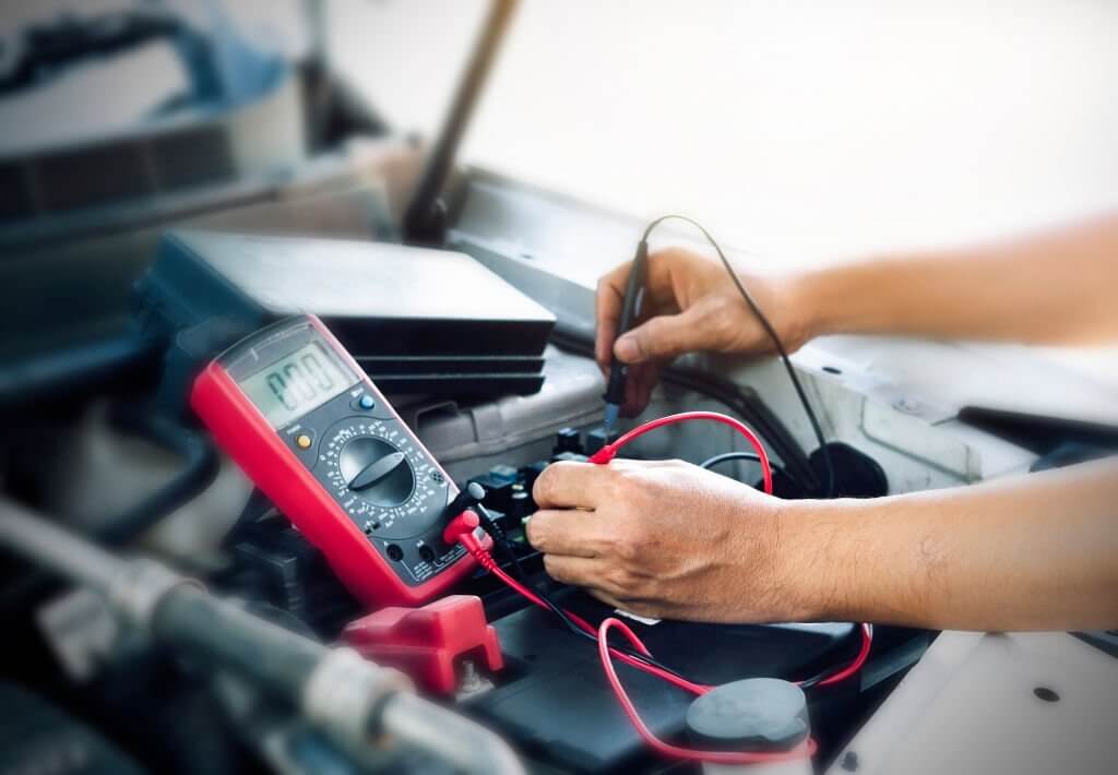 Cara Cek Voltase Aki Mobil