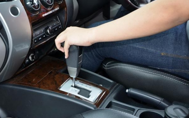 Cara Melakukan Engine Brake Mobil Matic dan Manual