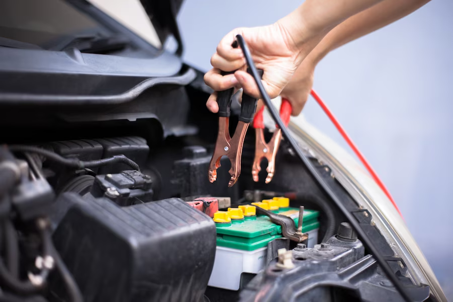Cara Melepas dan Memasang Aki Mobil