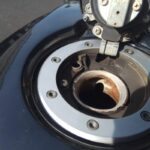 Cara Membersihkan Tangki Motor yang Kotor