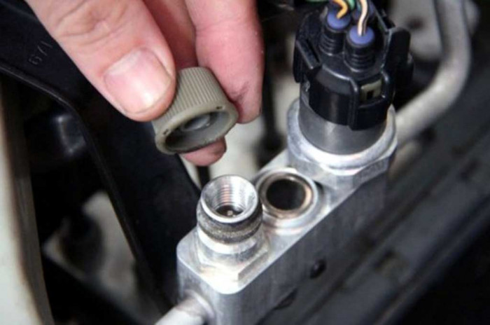Ciri Freon AC Mobil Habis