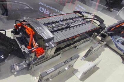 Menjaga Baterai Mobil Hybrid
