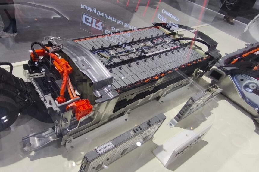 Menjaga Baterai Mobil Hybrid