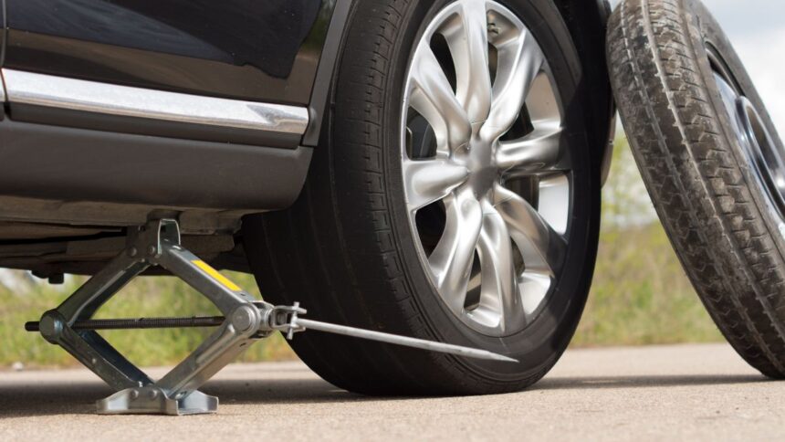Tips Mendongkrak Mobil dengan Aman